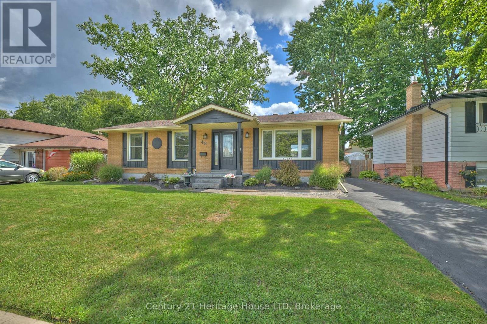 Photo 33 of 48 Loyalist Drive, Welland ON