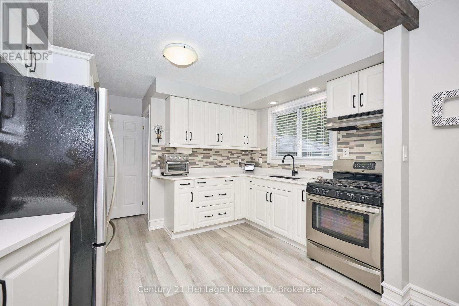 Photo 8 of 48 Loyalist Drive, Welland ON