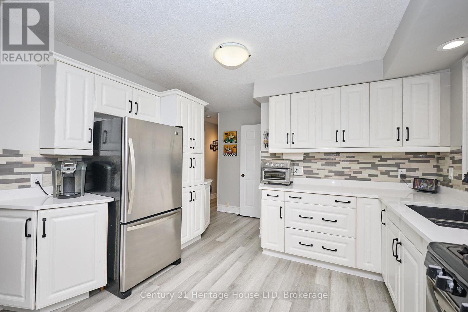 Photo 9 of 48 Loyalist Drive, Welland ON