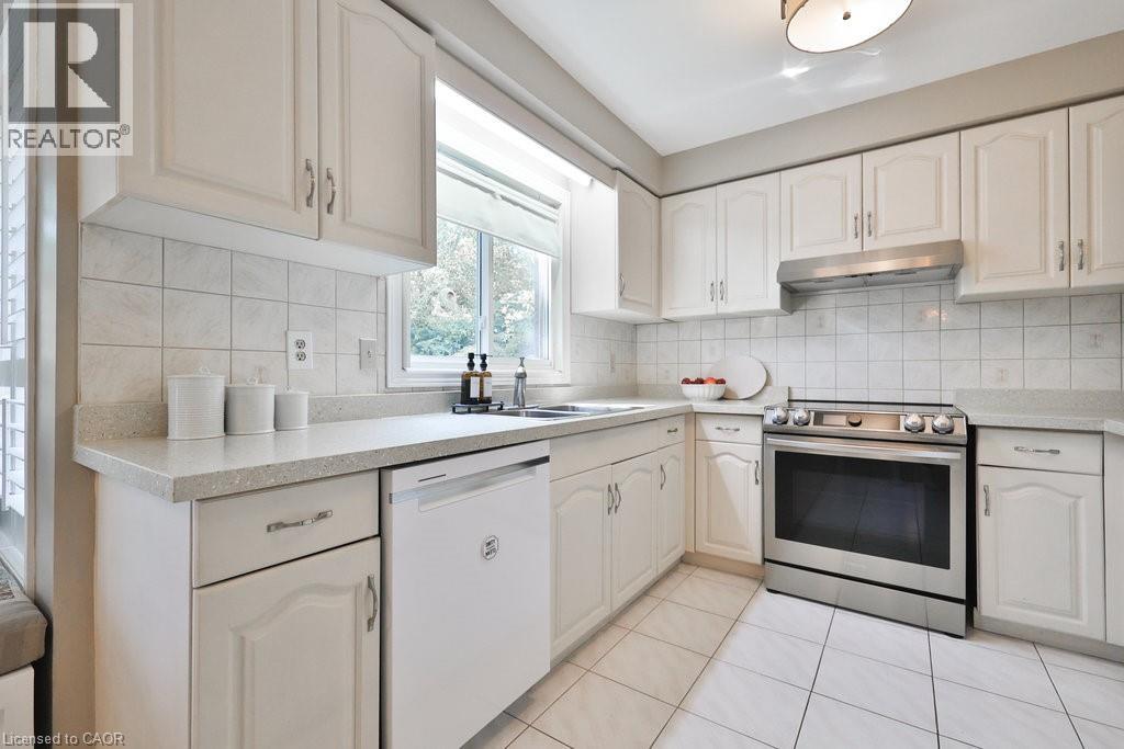 Photo 15 of 542 Hambling Court, Burlington ON