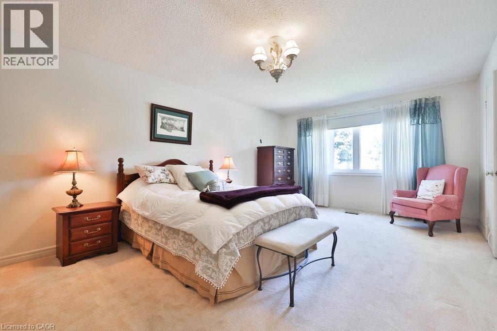 Photo 10 of 542 Hambling Court, Burlington ON