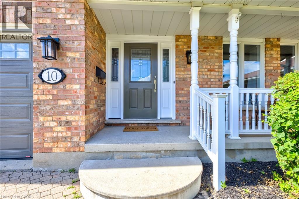 Photo 6 of 10 Glen Abbey Court, Woodstock ON