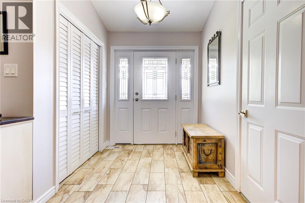 Photo 8 of 10 Glen Abbey Court, Woodstock ON