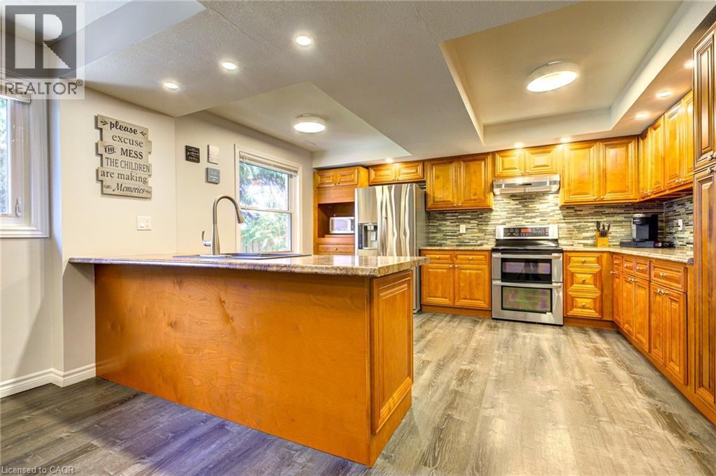 Photo 21 of 10 Glen Abbey Court, Woodstock ON