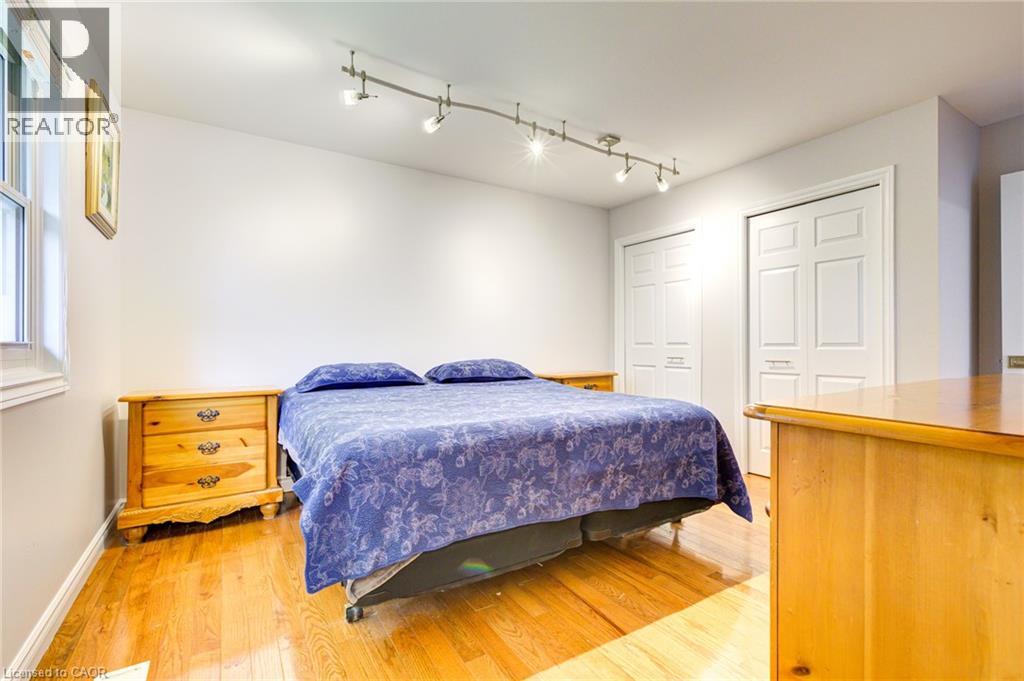 Photo 14 of 10 Glen Abbey Court, Woodstock ON