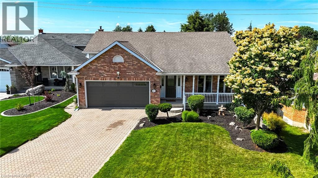 Photo 4 of 10 Glen Abbey Court, Woodstock ON