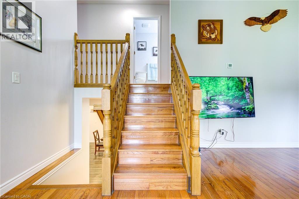 Photo 12 of 10 Glen Abbey Court, Woodstock ON
