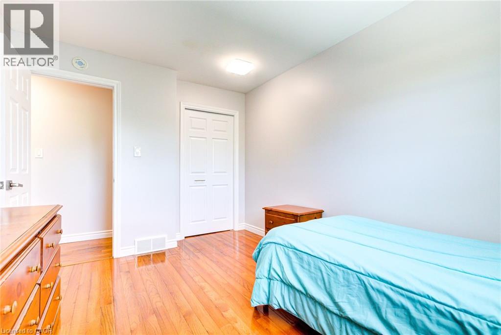 Photo 17 of 10 Glen Abbey Court, Woodstock ON
