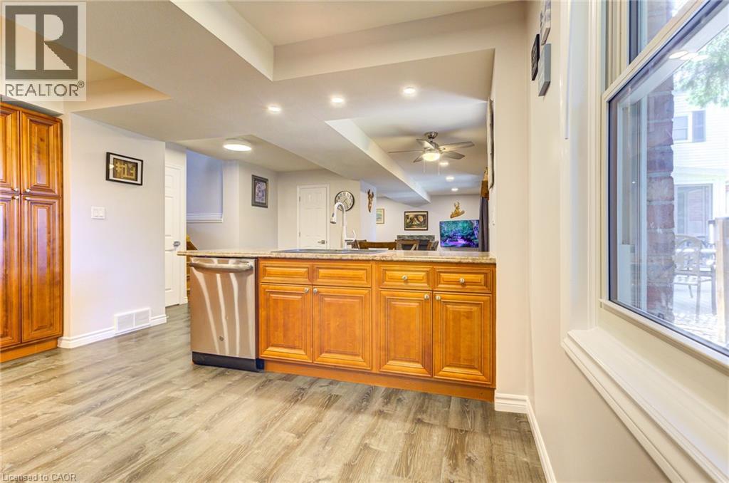 Photo 24 of 10 Glen Abbey Court, Woodstock ON