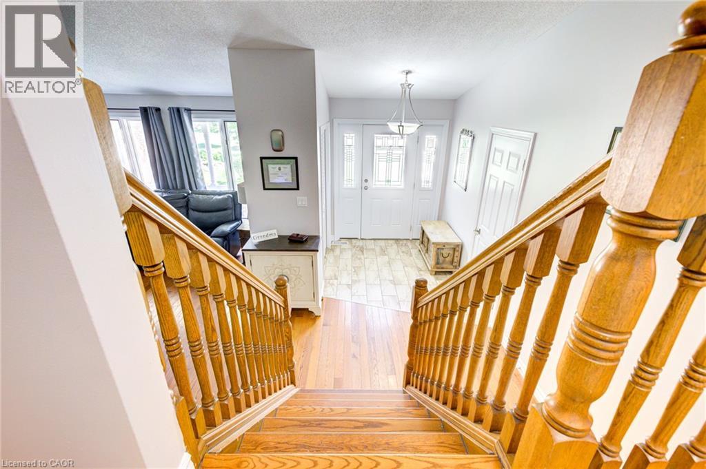 Photo 20 of 10 Glen Abbey Court, Woodstock ON