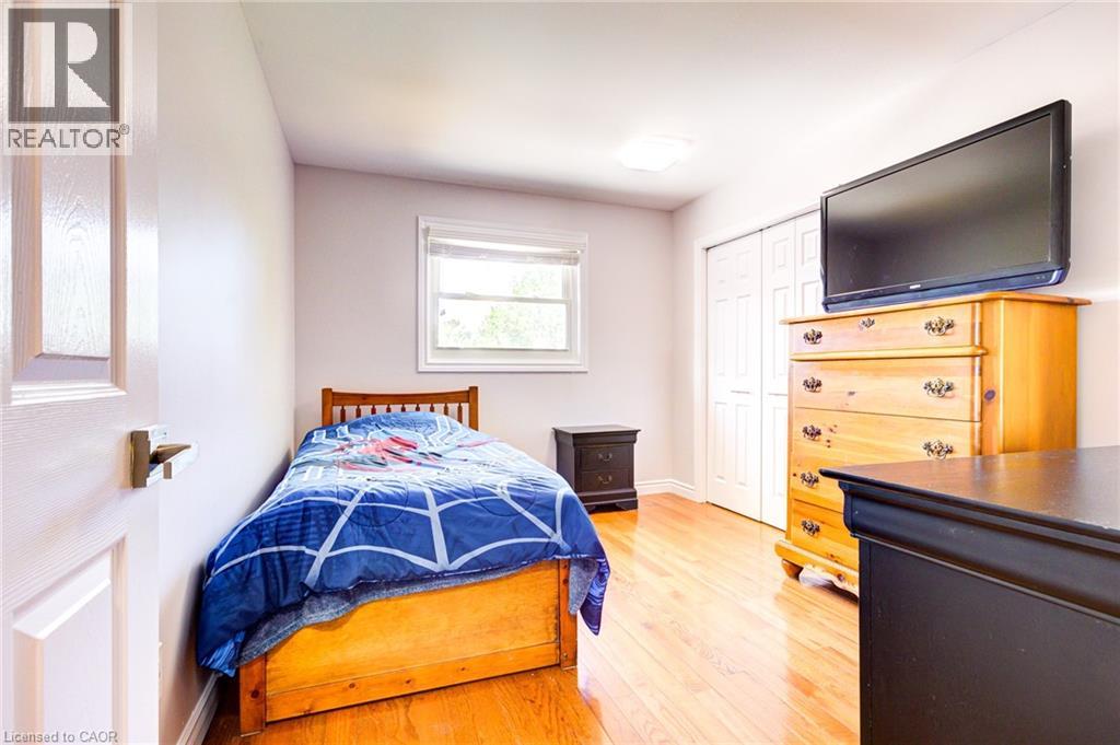 Photo 18 of 10 Glen Abbey Court, Woodstock ON