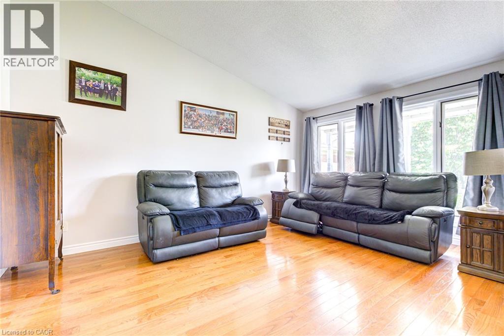 Photo 10 of 10 Glen Abbey Court, Woodstock ON