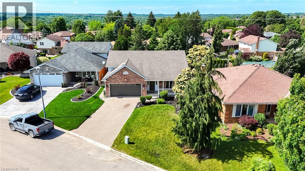 Photo 45 of 10 Glen Abbey Court, Woodstock ON