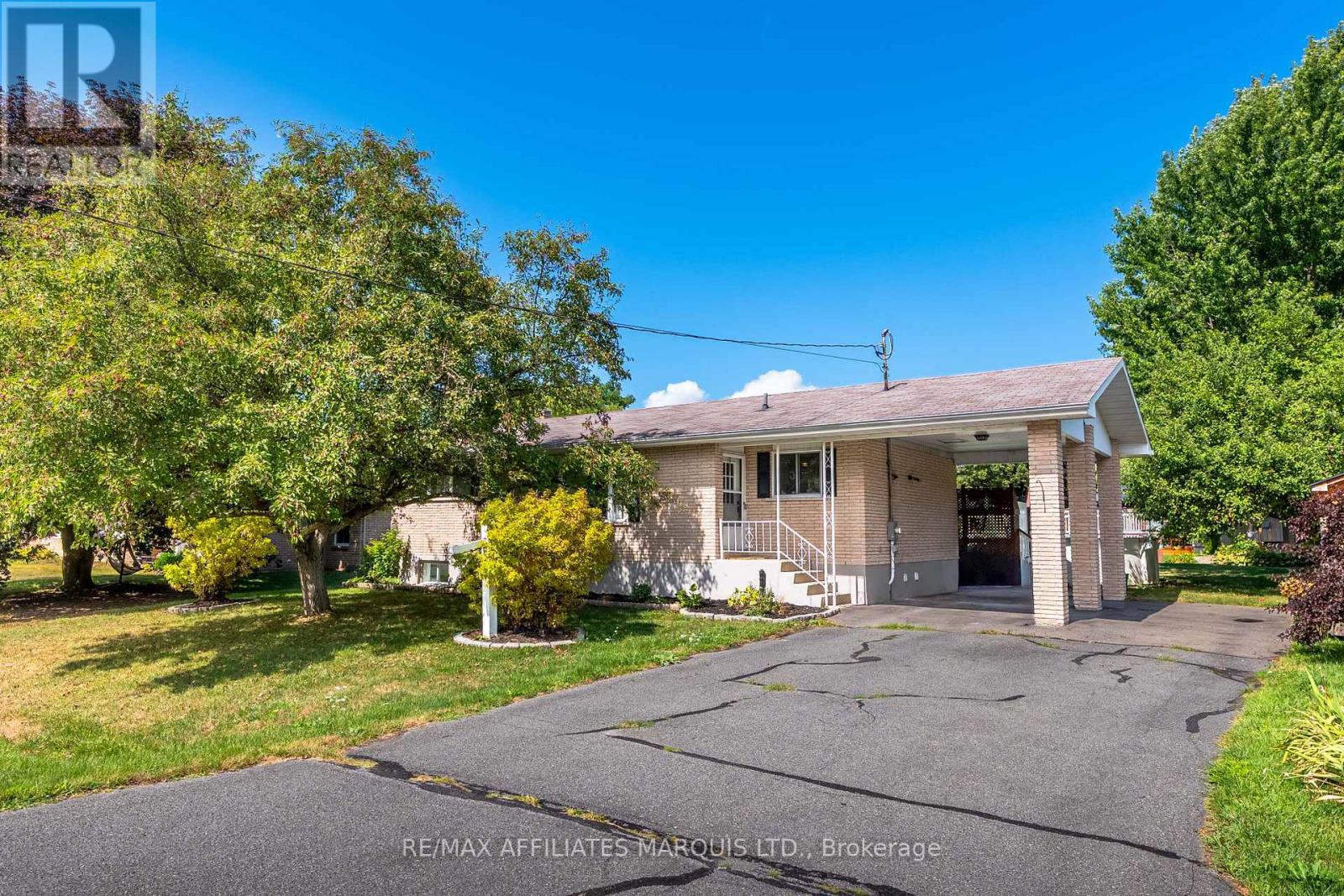 Photo 1 of 18223 Oak Drive, South Glengarry ON