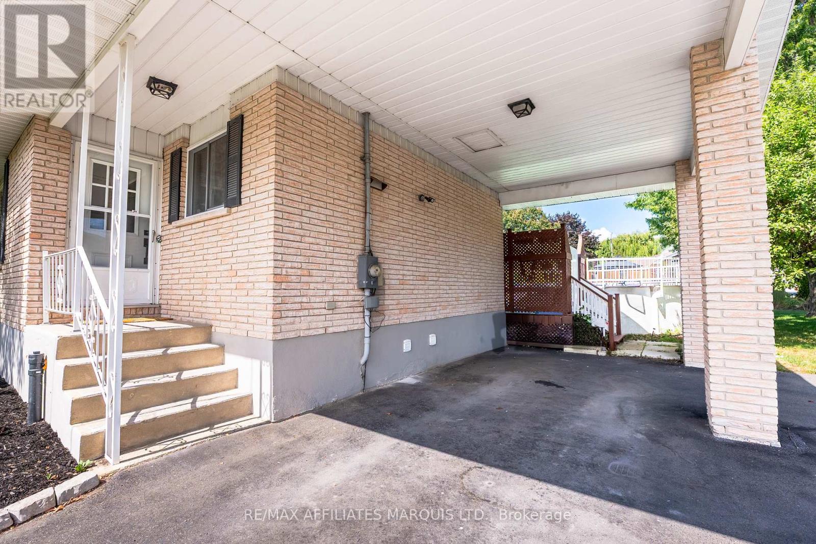 Photo 2 of 18223 Oak Drive, South Glengarry ON