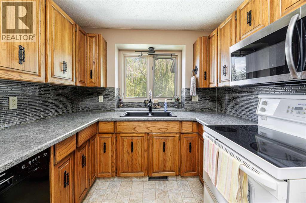 Photo 17 of 24 Caswell Close, Red Deer AB