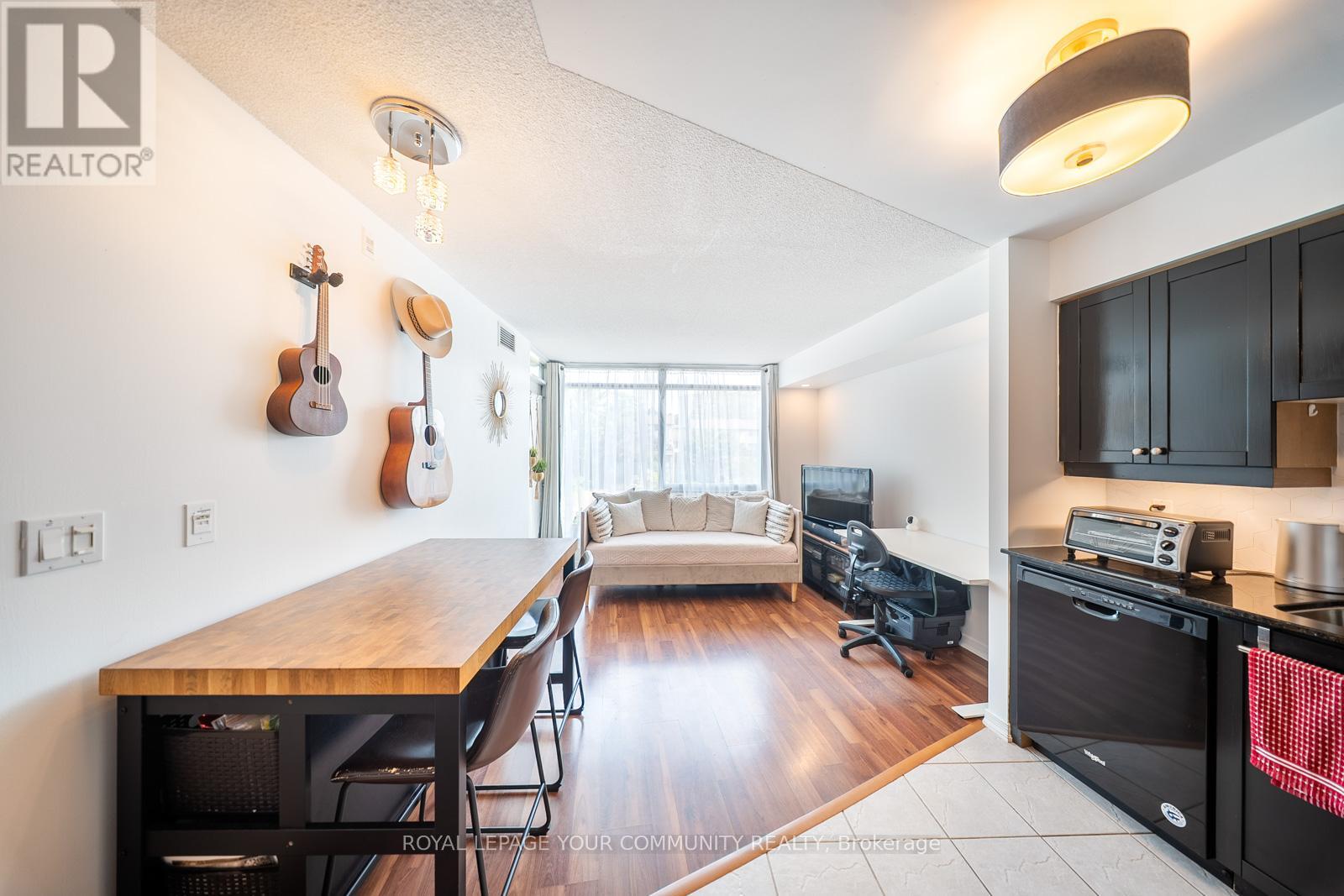 Photo 6 of 716 18 Valley Woods Road, Toronto ON