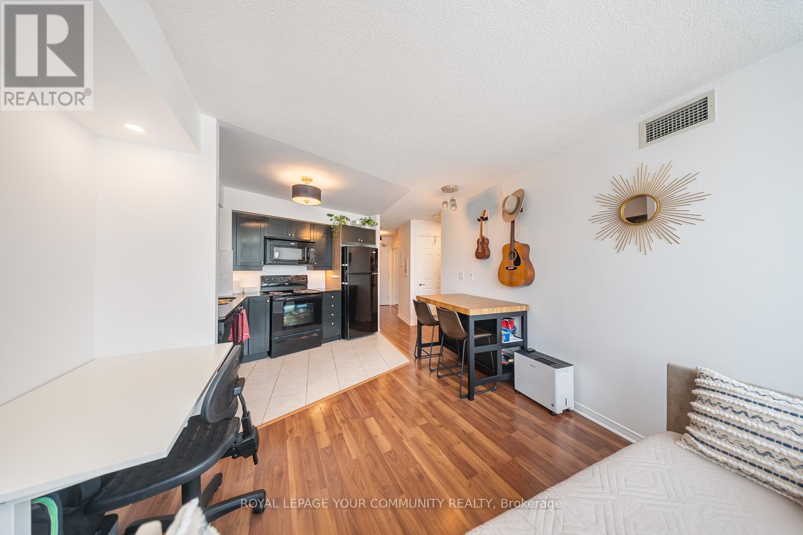 Photo 13 of 716 18 Valley Woods Road, Toronto ON