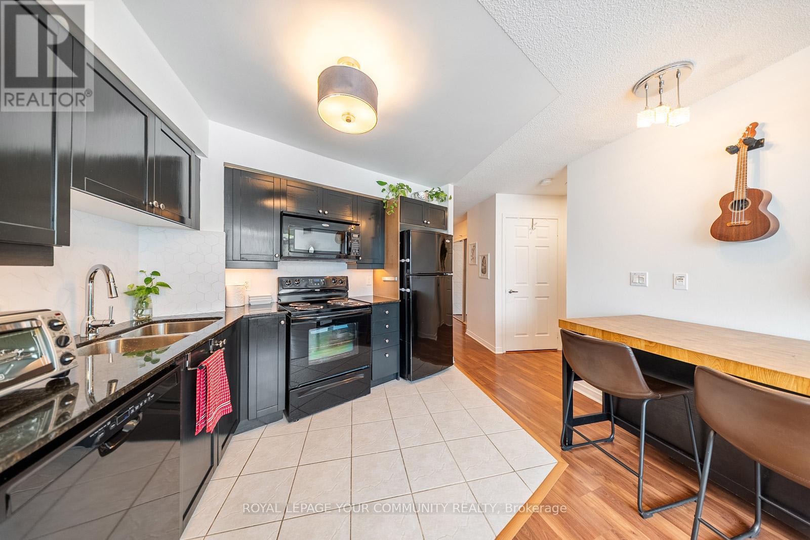 Photo 4 of 716 18 Valley Woods Road, Toronto ON