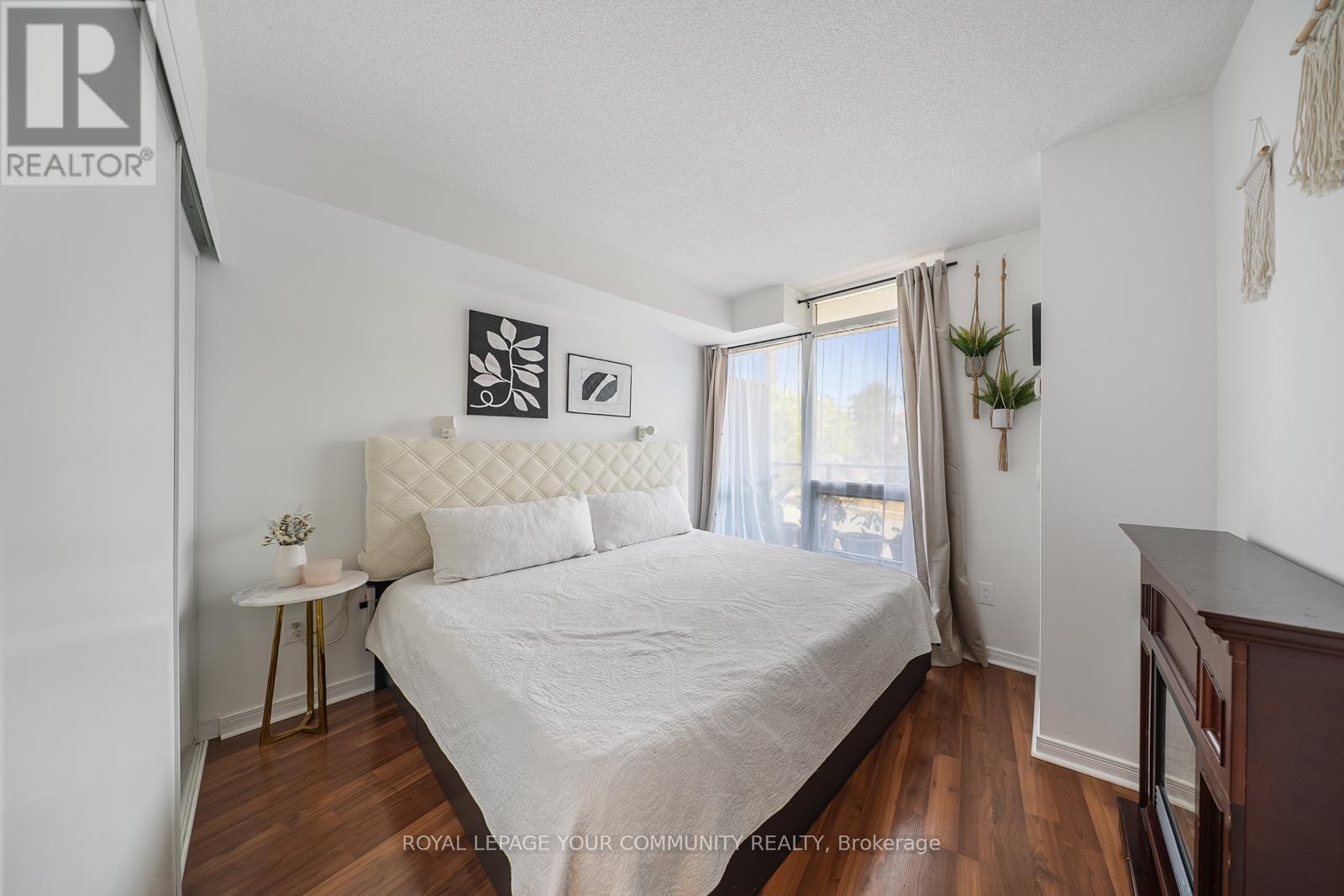 Photo 11 of 716 18 Valley Woods Road, Toronto ON