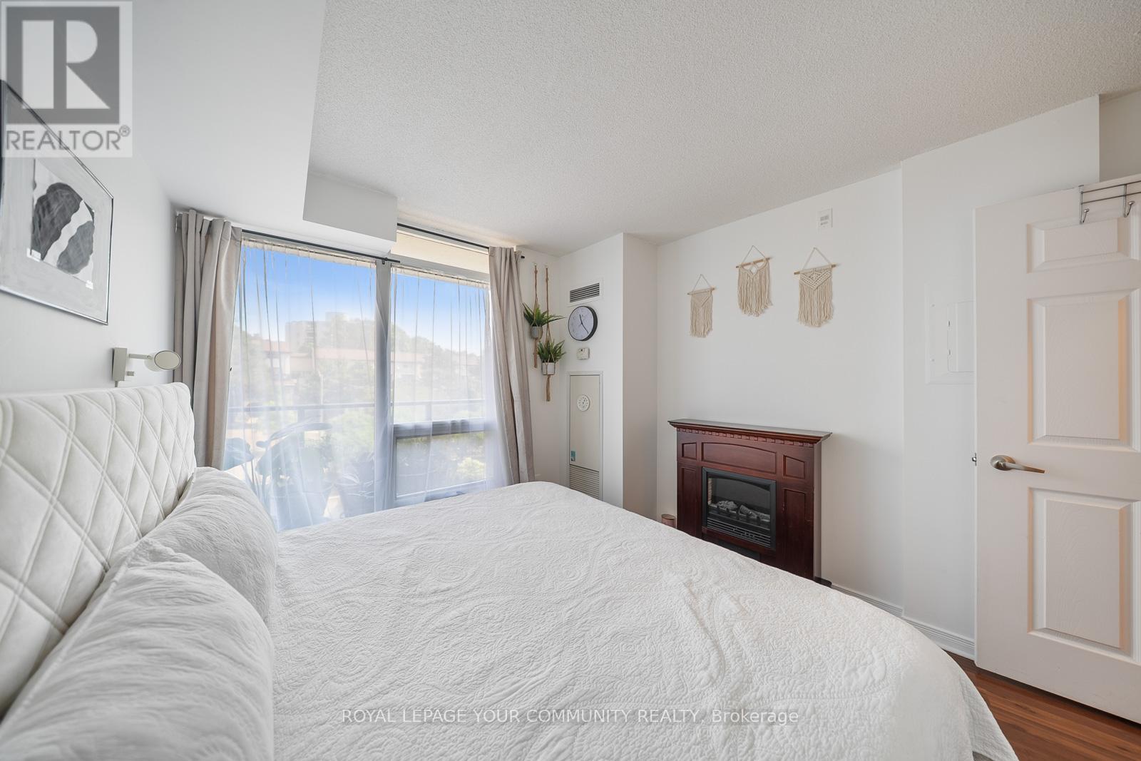 Photo 37 of 716 18 Valley Woods Road, Toronto ON