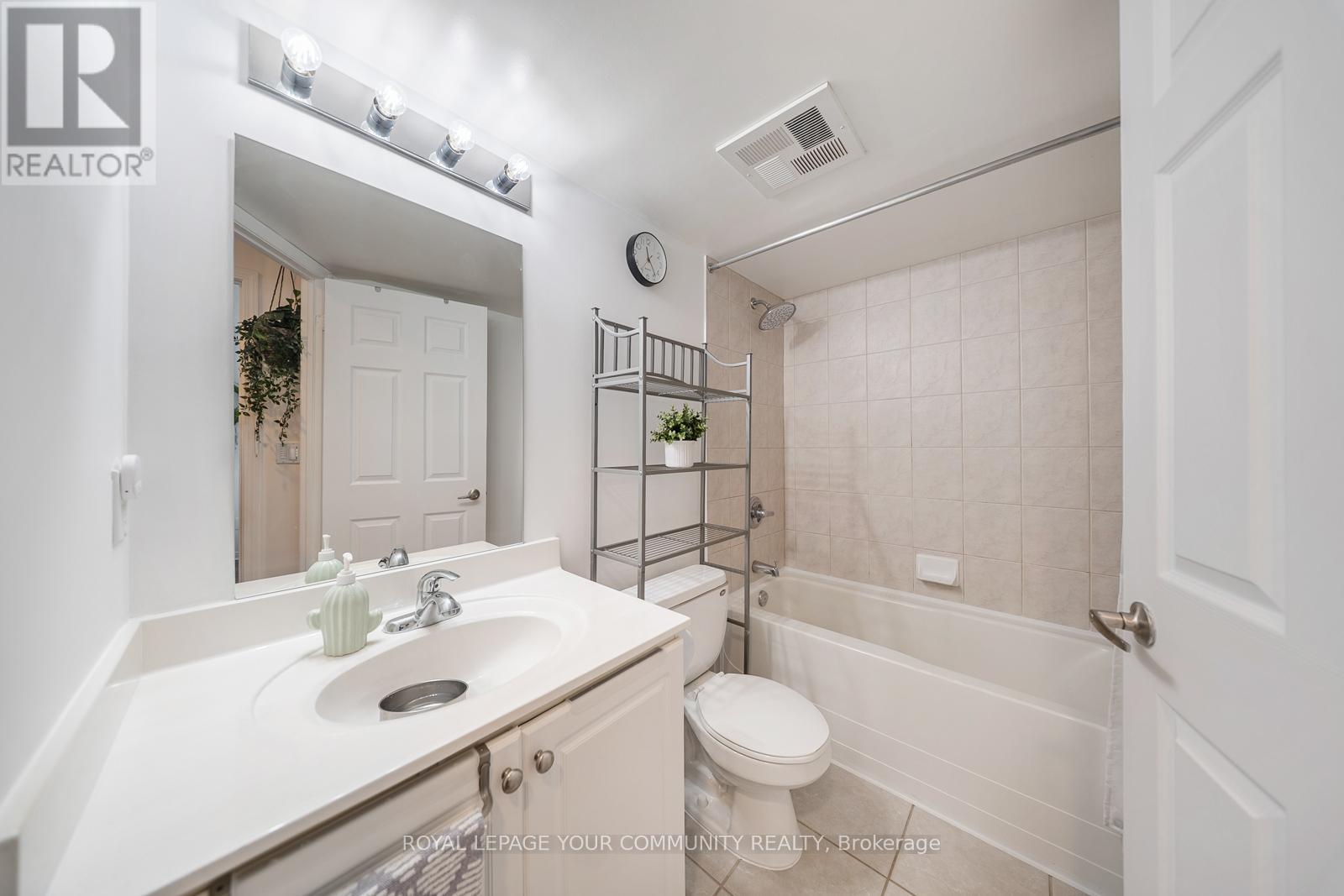 Photo 10 of 716 18 Valley Woods Road, Toronto ON