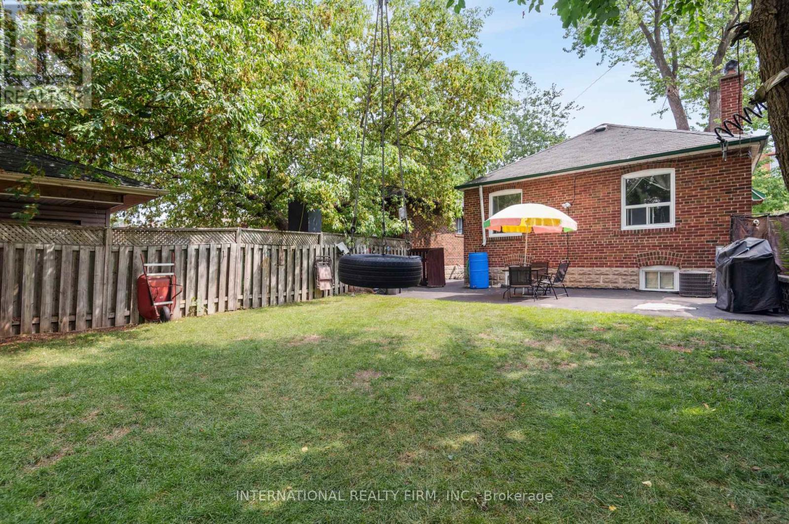 Photo 4 of 1982 Lawrence Avenue W, Toronto ON