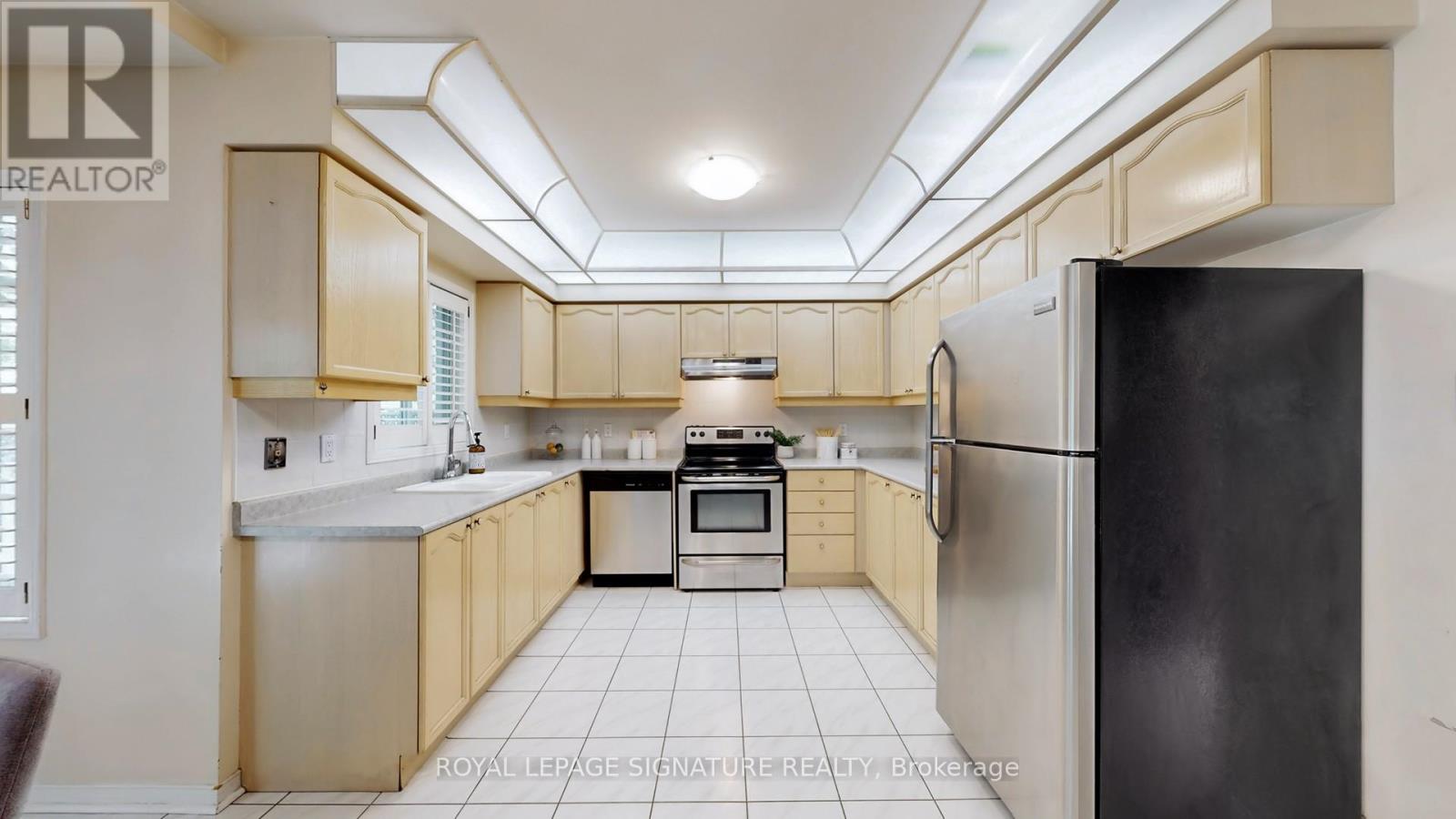 Photo 10 of 88 Larratt Lane, Richmond Hill ON
