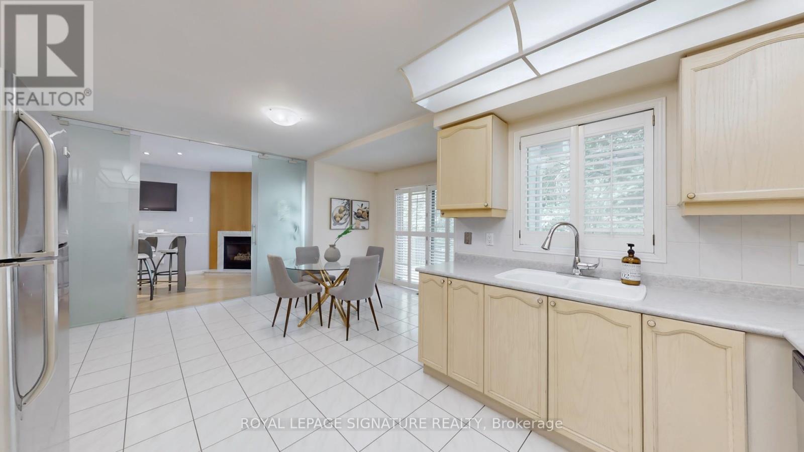 Photo 6 of 88 Larratt Lane, Richmond Hill ON