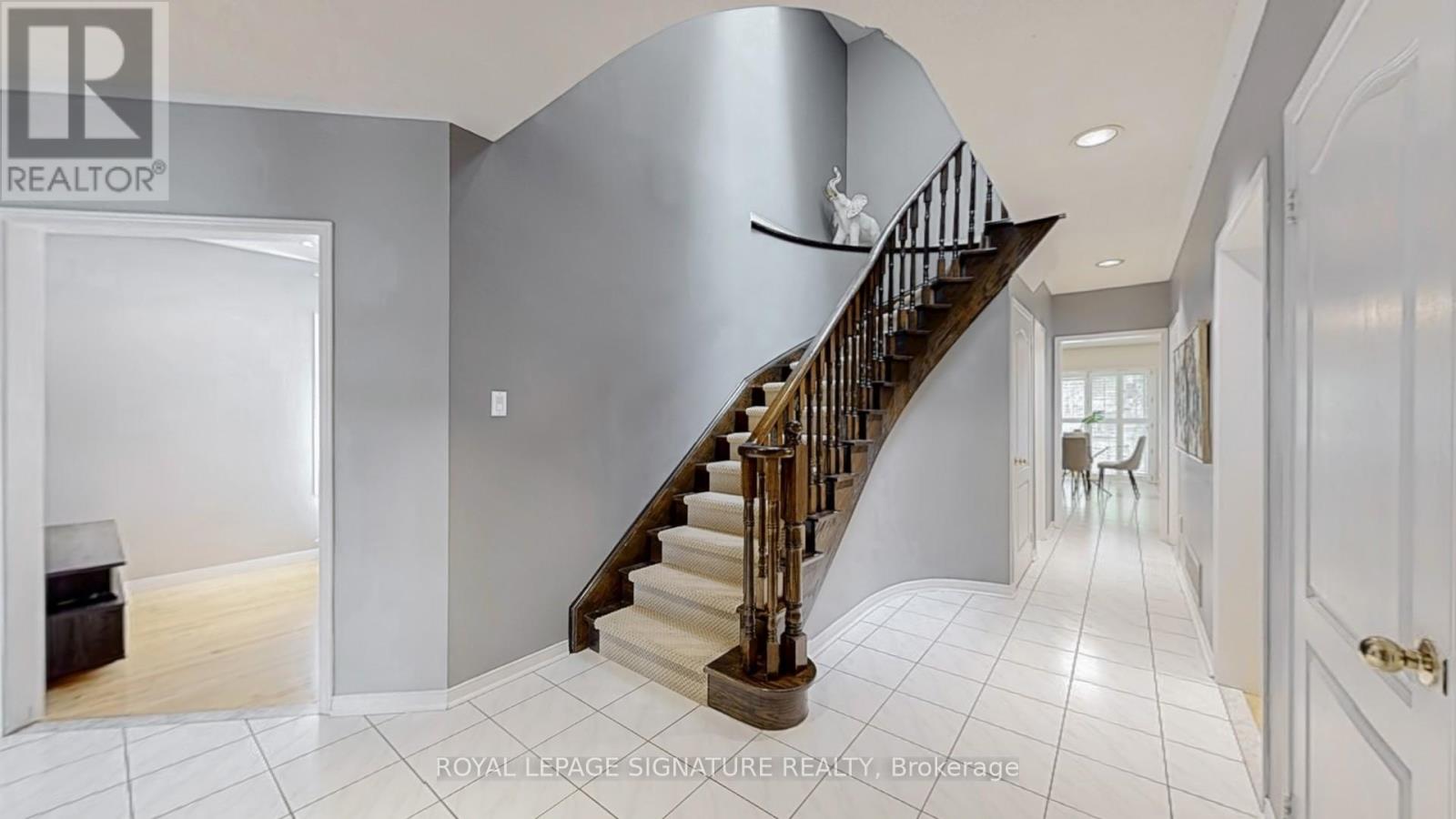 Photo 1 of 88 Larratt Lane, Richmond Hill ON