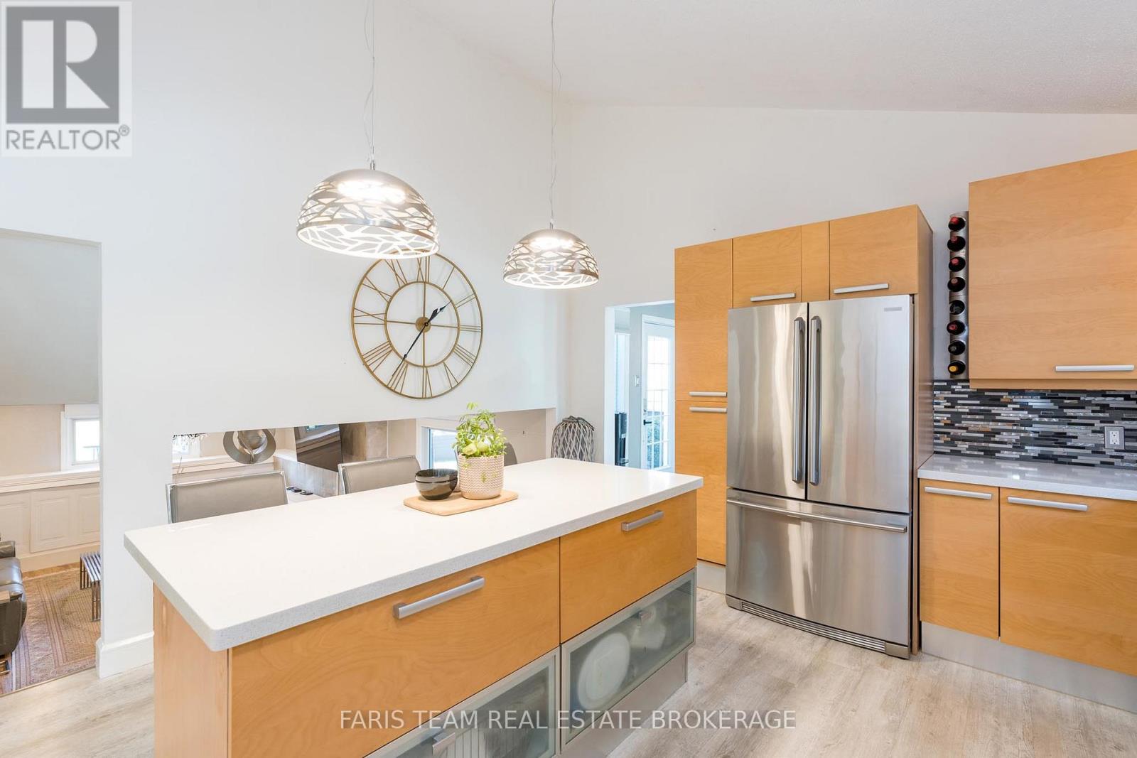 Photo 10 of 210 Parkview Drive, Innisfil ON