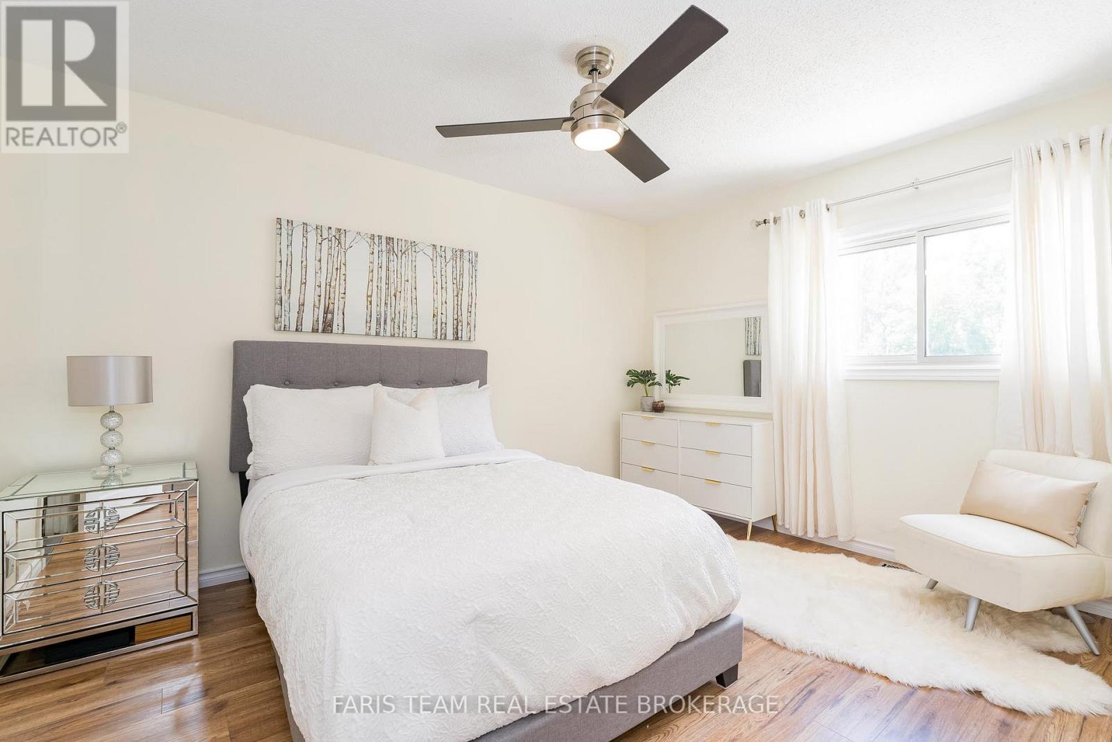 Photo 13 of 210 Parkview Drive, Innisfil ON