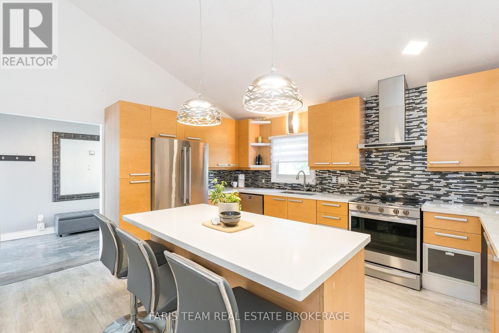Photo 7 of 210 Parkview Drive, Innisfil ON