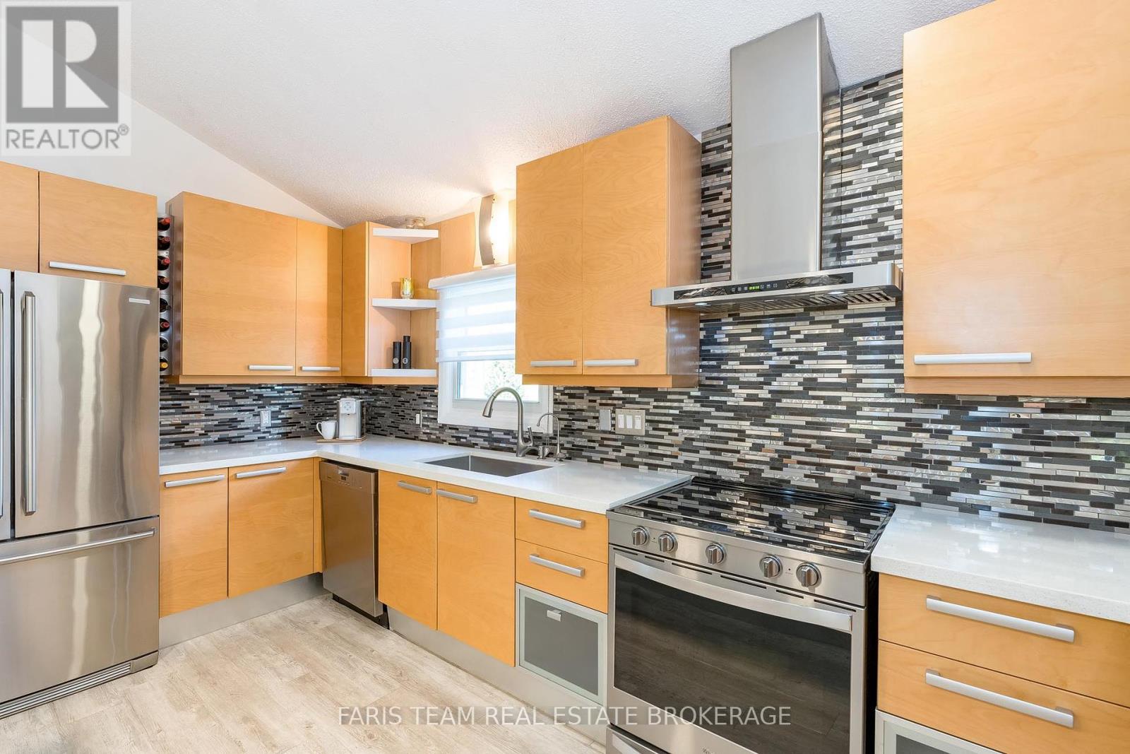 Photo 8 of 210 Parkview Drive, Innisfil ON