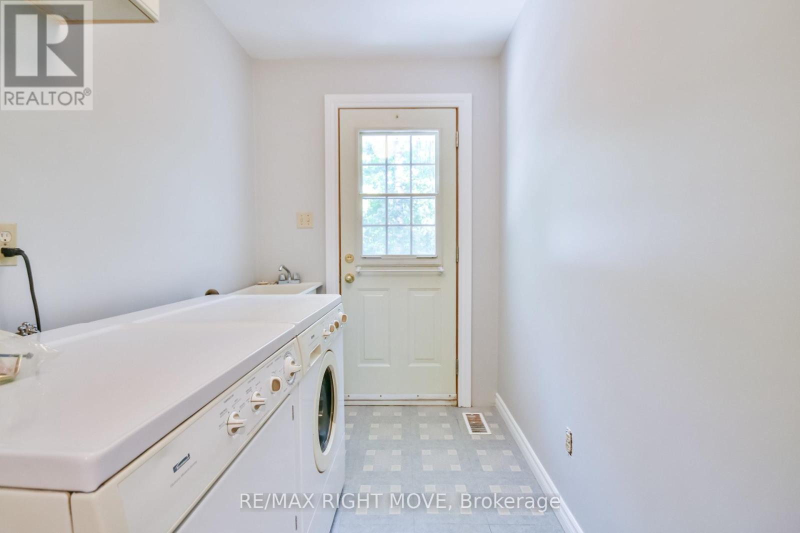 Photo 11 of 1781 Mt St Louis Road E, Oromedonte ON