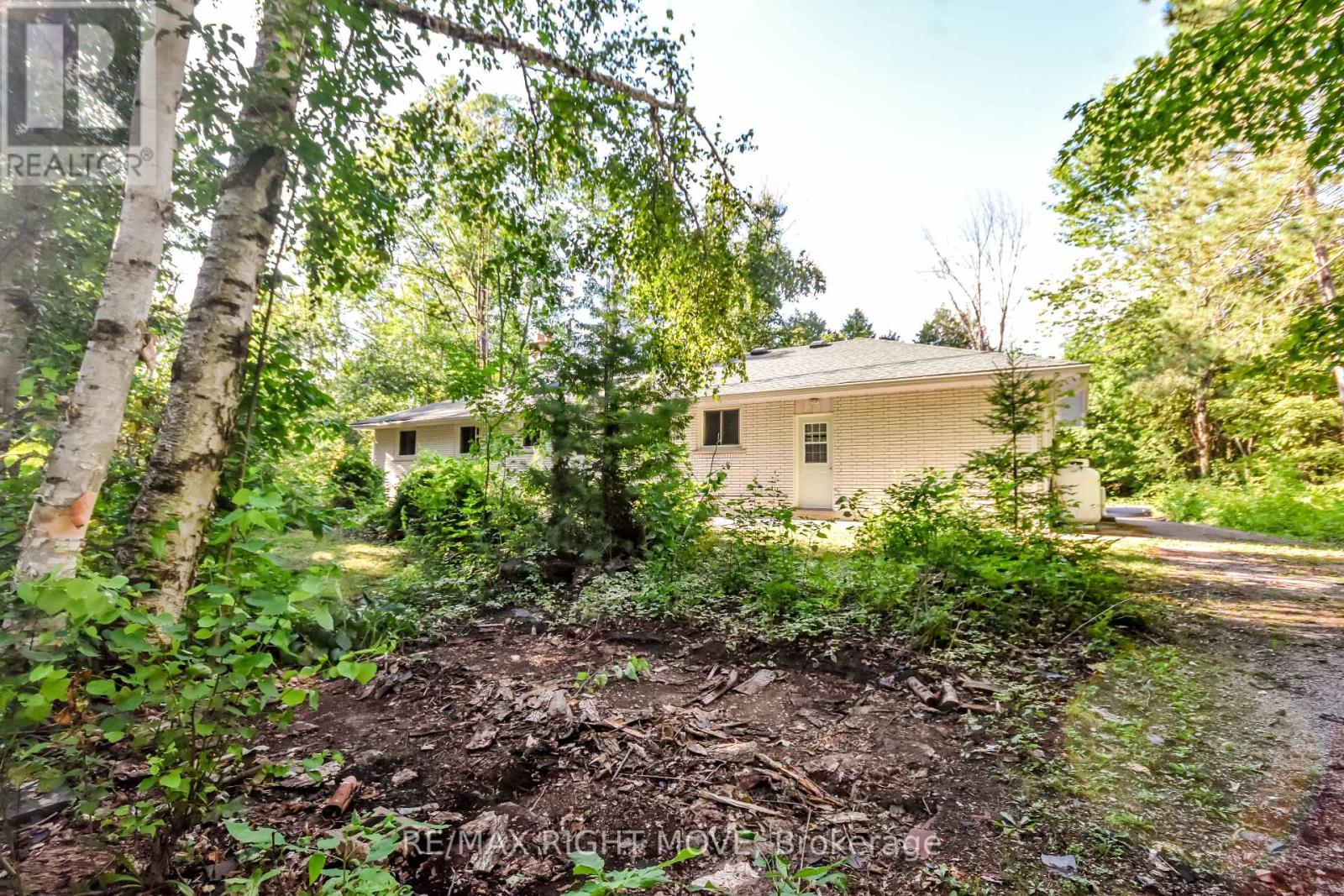 Photo 19 of 1781 Mt St Louis Road E, Oromedonte ON