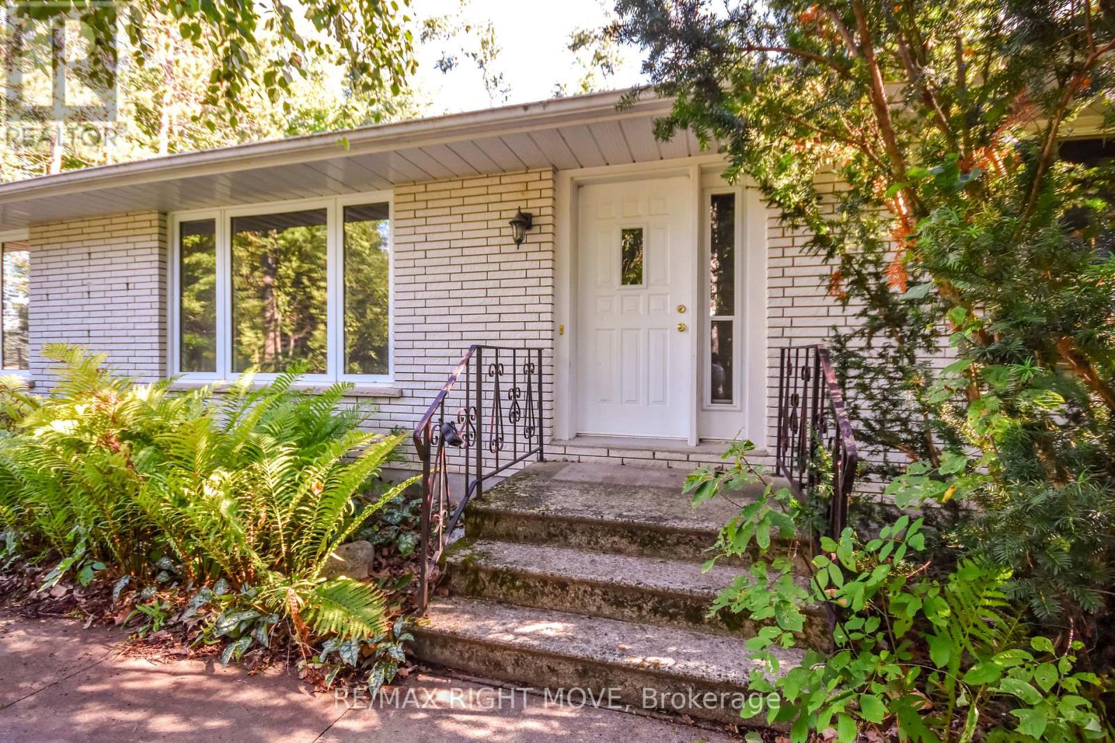 Photo 18 of 1781 Mt St Louis Road E, Oromedonte ON