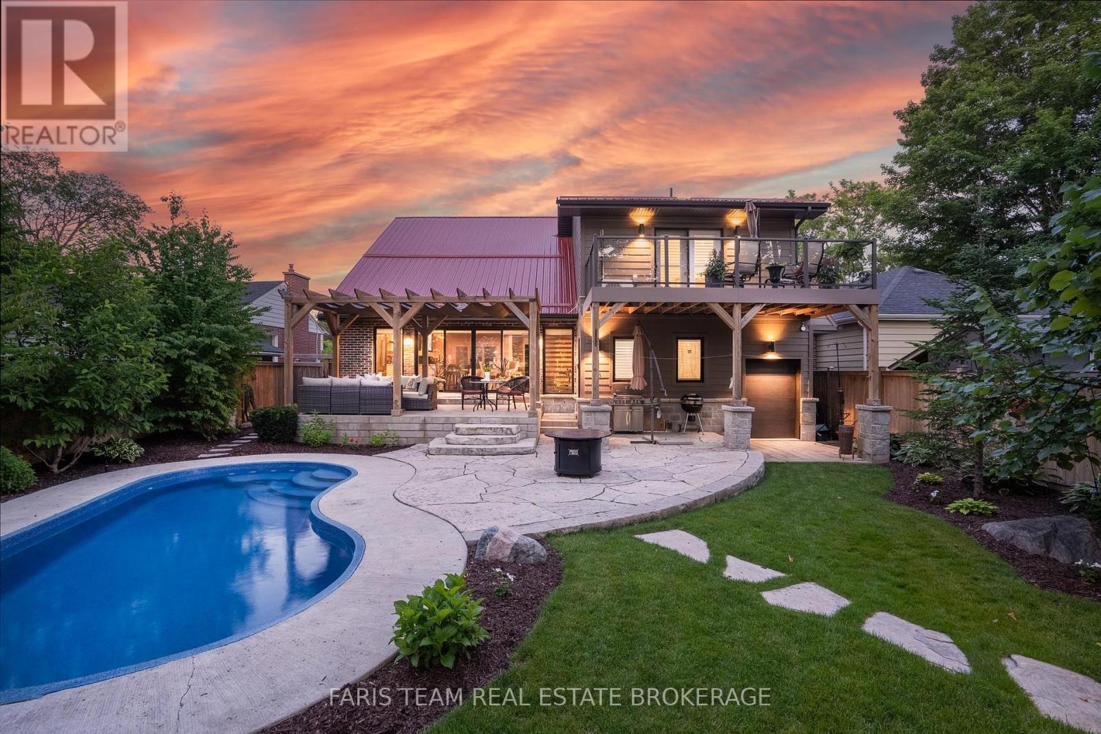 Photo 21 of 92 Nelson Street, Barrie ON