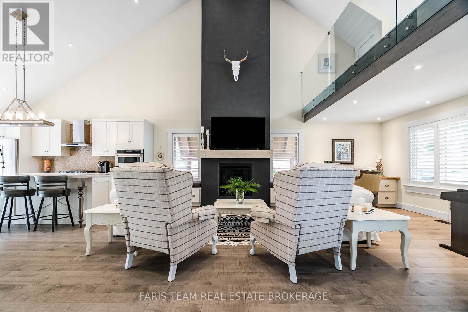 Photo 24 of 92 Nelson Street, Barrie ON