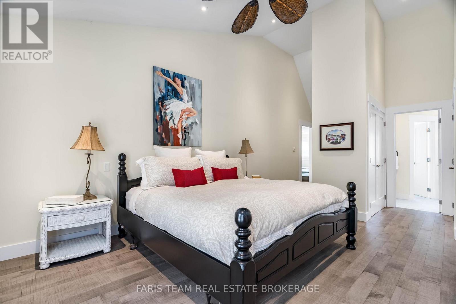 Photo 10 of 92 Nelson Street, Barrie ON