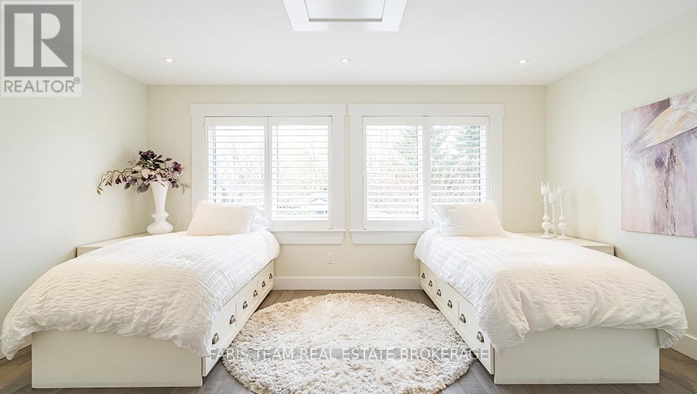 Photo 32 of 92 Nelson Street, Barrie ON