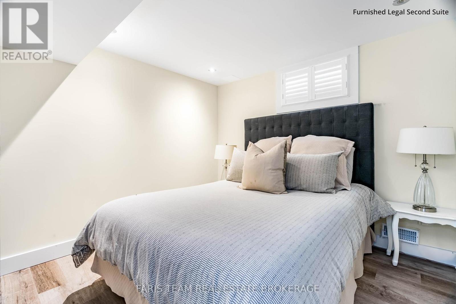 Photo 15 of 92 Nelson Street, Barrie ON