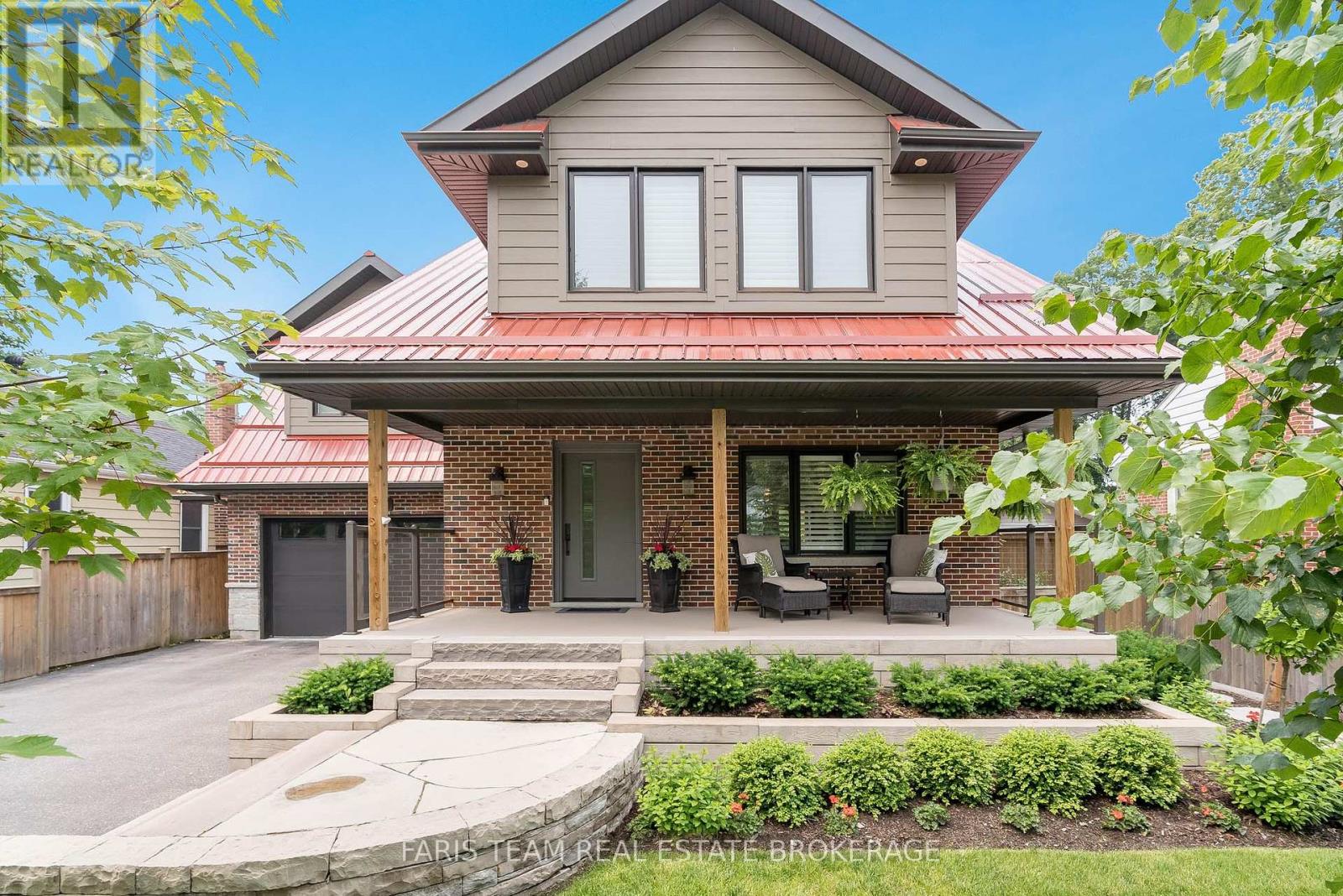 Photo 25 of 92 Nelson Street, Barrie ON