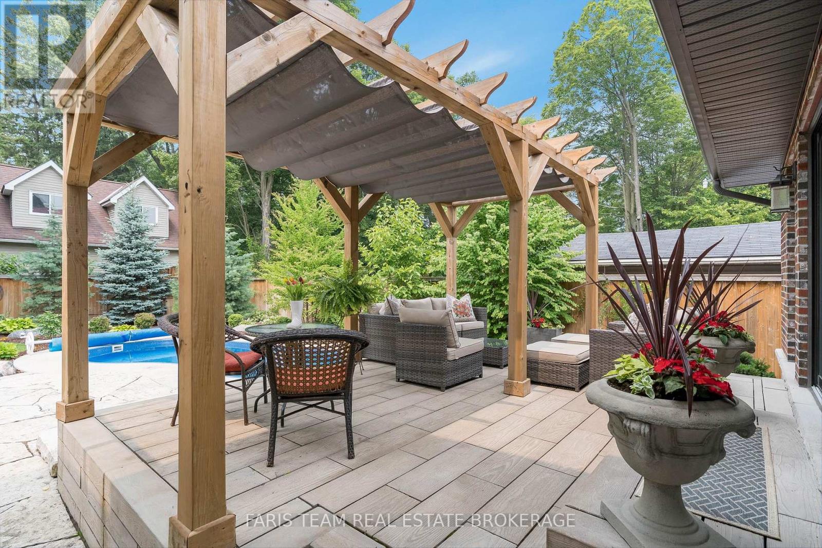Photo 22 of 92 Nelson Street, Barrie ON