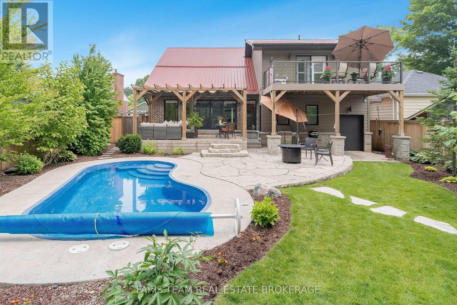Photo 30 of 92 Nelson Street, Barrie ON