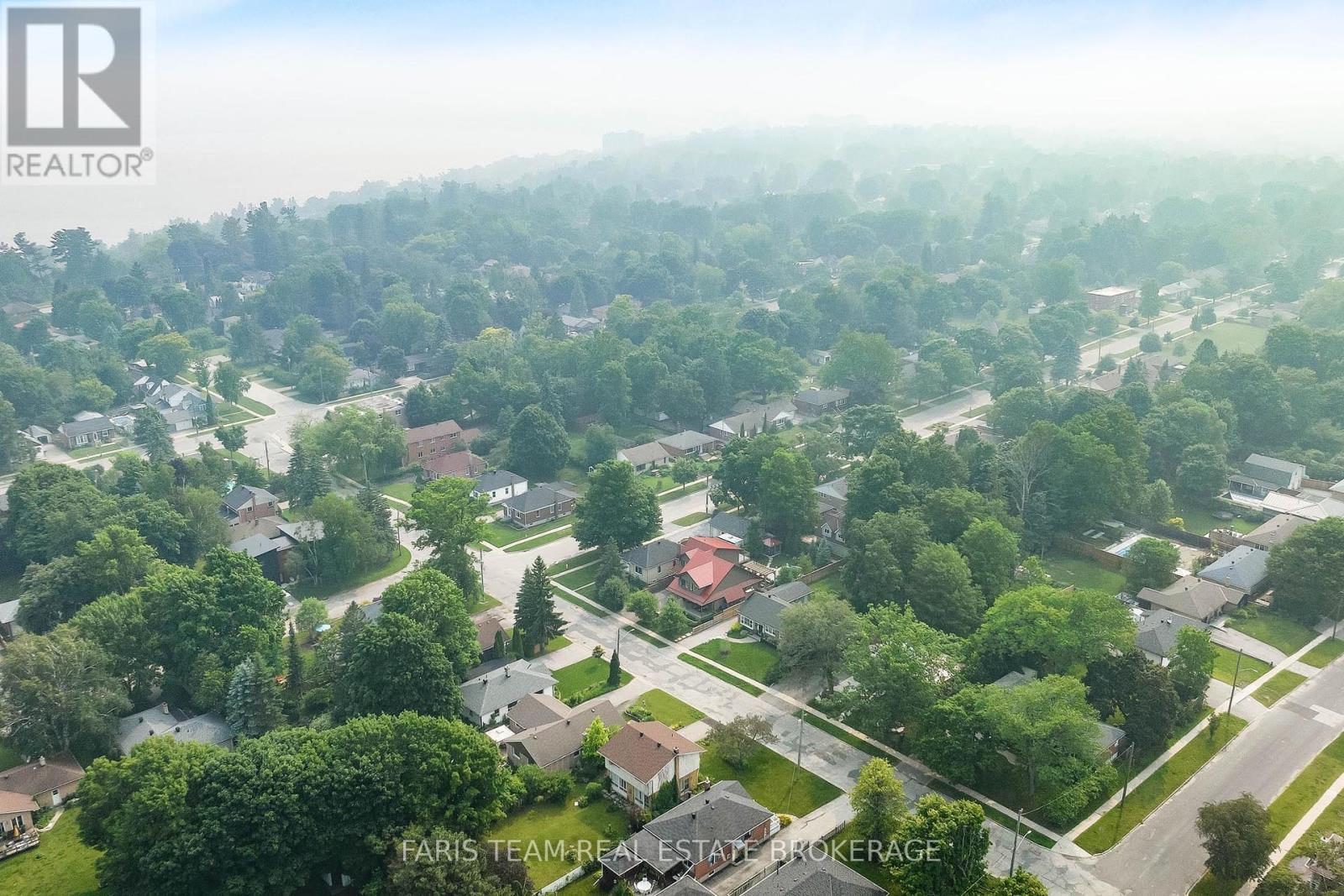 Photo 11 of 92 Nelson Street, Barrie ON