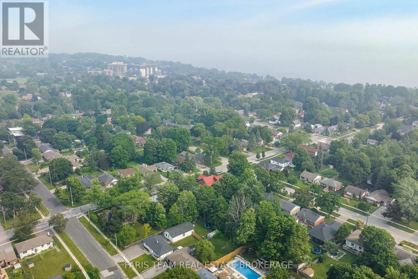 Photo 18 of 92 Nelson Street, Barrie ON