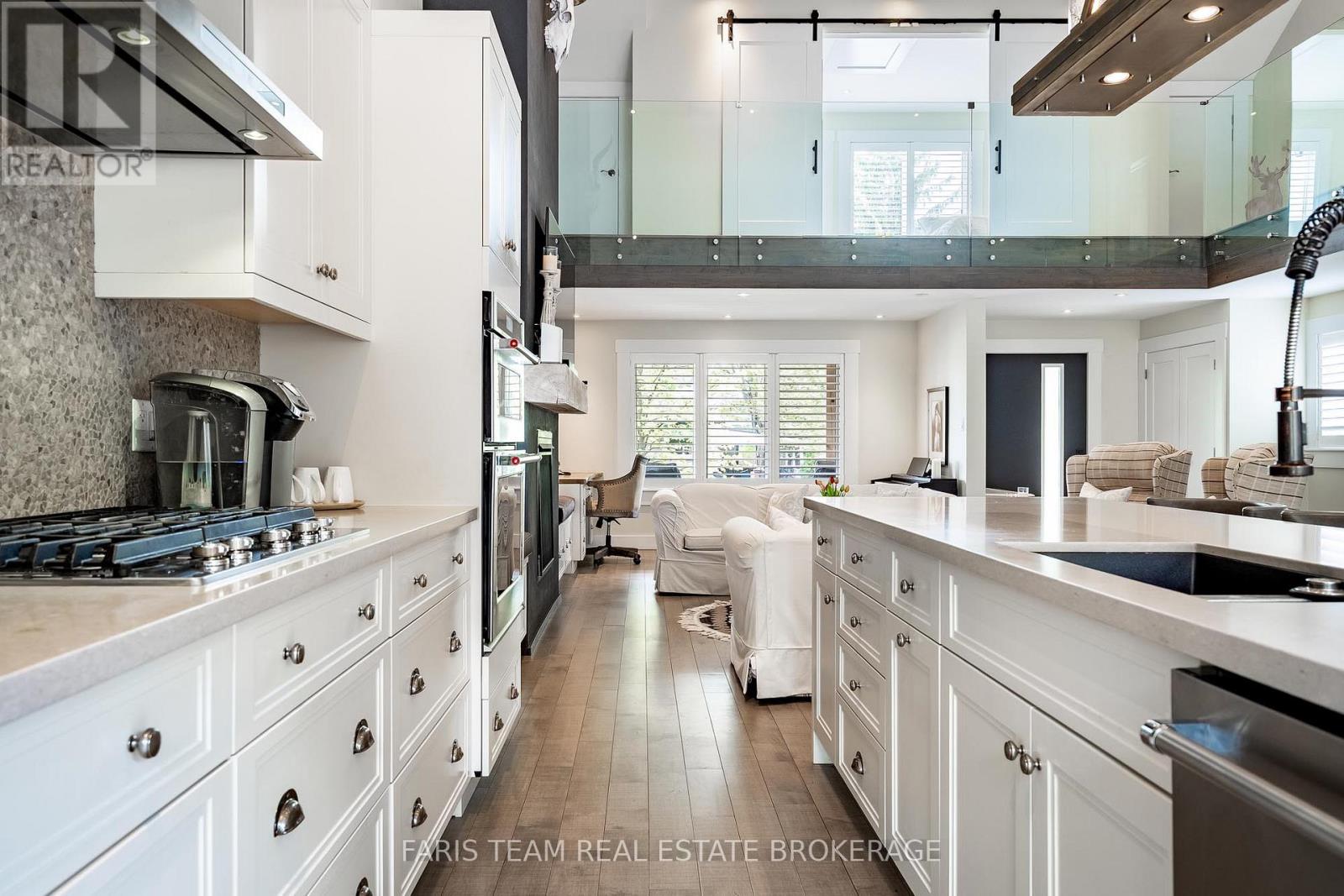 Photo 29 of 92 Nelson Street, Barrie ON
