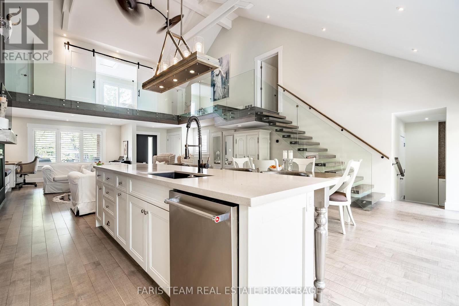 Photo 20 of 92 Nelson Street, Barrie ON