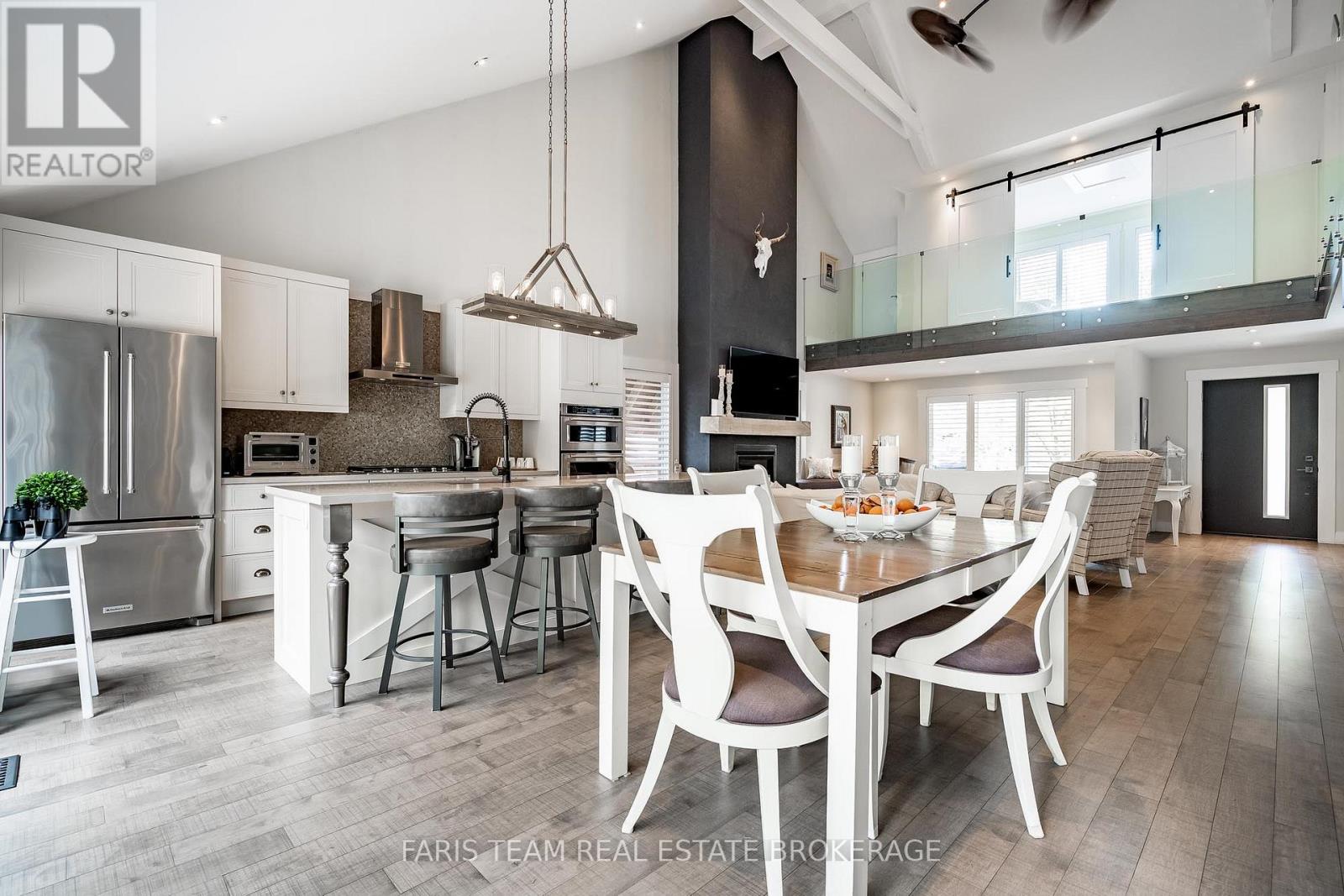 Photo 7 of 92 Nelson Street, Barrie ON
